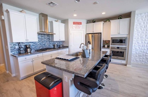 Henderson House | 1900 SqFt House 25Ft Heatable Pool/Spa- Strip View