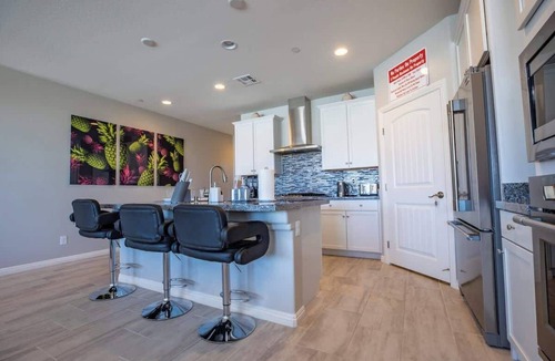 Henderson House | 1900 SqFt House 25Ft Heatable Pool/Spa- Strip View