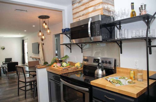 Townsite House | 1939 Redesigned California Beach Bungalow