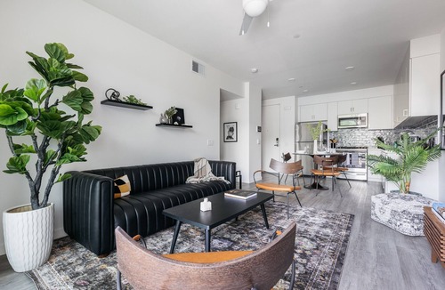 Westlake Apartment | 1BR Stylish Luxe Apt. 360 Rooftop View near USC