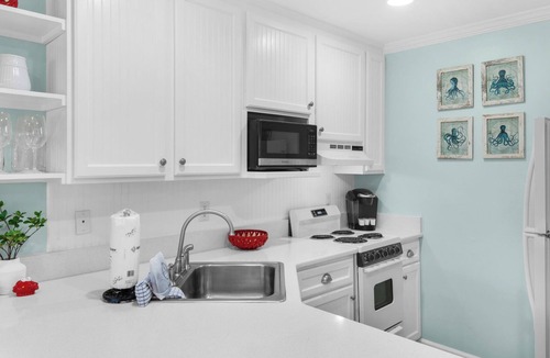 Seagrove Beach Condo | 1st Floor unit, Close to Beach w/Pool + Free Tickets: Bikes & More!