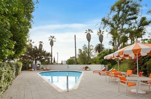 Downtown Los Angeles Apartment | 2-bed, pool + parking, views of Echo Park Lake, walkable area, remote working.