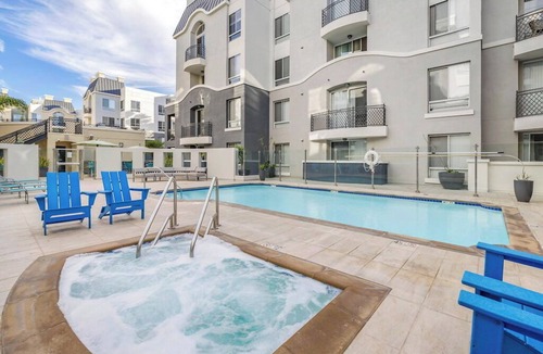 Marina del Rey Apartment | 2-bedroom apartment in lovely Marina del Rey with gym,pool! Free parking!