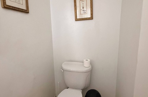 Lancaster Apartment | 2-bedroom studio in lovely Lancaster for your stay