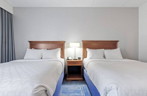 East Texas Hotel | 2 Bright Queen Rooms w/Breakfast Perfect for Family Trips to Lehigh Valley Zoo