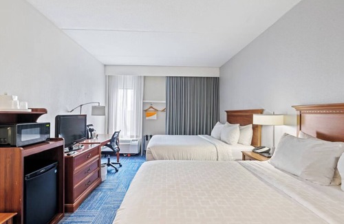 East Texas Hotel | 2 Bright Queen Rooms w/Breakfast Perfect for Family Trips to Lehigh Valley Zoo