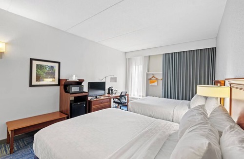 East Texas Hotel | 2 Bright Queen Rooms w/Breakfast Perfect for Family Trips to Lehigh Valley Zoo