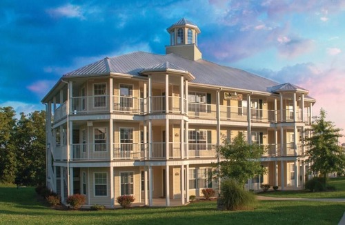 Branson House | 2 Comfortable Units with Balcony! Kitchen, Indoor and Outdoor Pool!