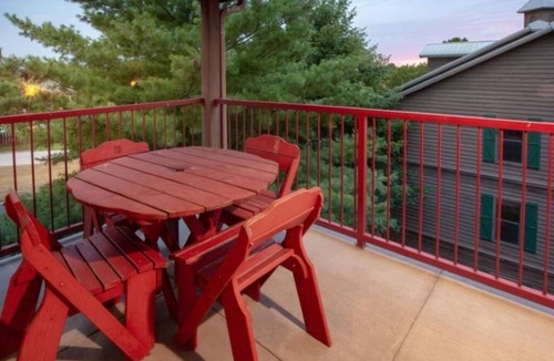 Branson House | 2 Comfortable Units with Balcony! Kitchen, Indoor and Outdoor Pool!