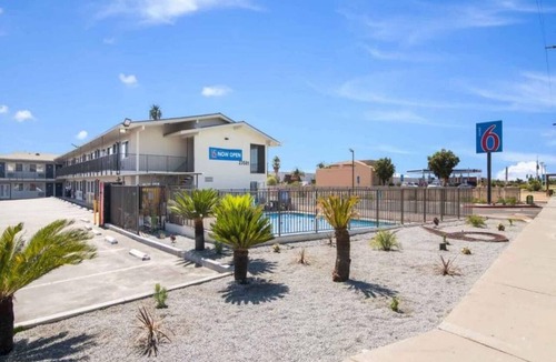 Moreno Valley Apartment | 2 Full Beds | Smoking, Micfridge