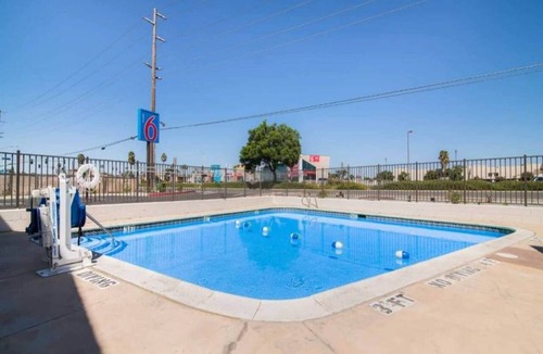 Moreno Valley Apartment | 2 Full Beds | Smoking, Micfridge