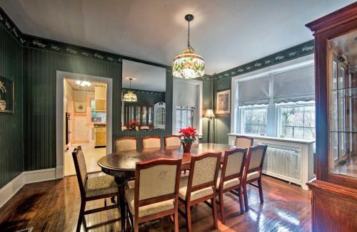 Reading House | 2 Mi to Reading Pagoda: Spacious Home w/Deck!