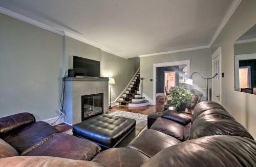 Reading House | 2 Mi to Reading Pagoda: Spacious Home w/Deck!