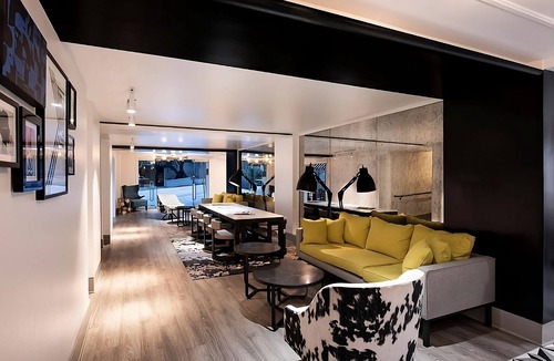 Norma Triangle Hotel | 2 Modern Units! Family- Friends Reunion at the Rooftop Poolside Bar