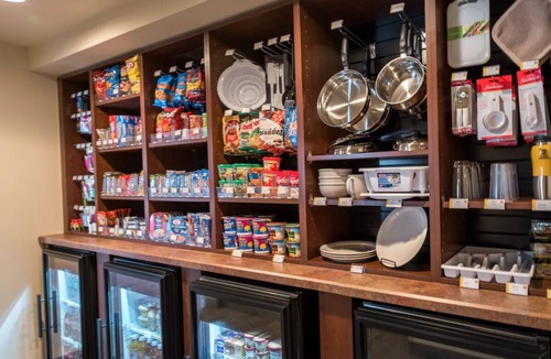 North Las Vegas House | 2 Perfect Vegas Getaway with Kitchen Access Units, Close to CSN Planetarium!