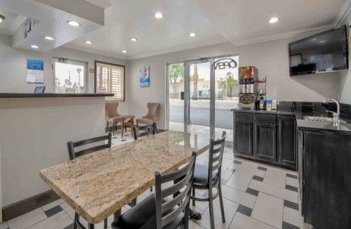 Carousel Apartment | 2 Queen Beds | Non-Smoking, Micfridge