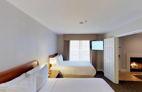 Brea Hotel | 2 Units: Suite w/Full Kitchen: 2.7 Mi to Hiking at Craig Regional Park