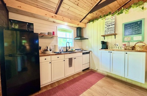 Grantville Cabin | 20 Mins To Hershey Park w/Farm Animals & Firepit!