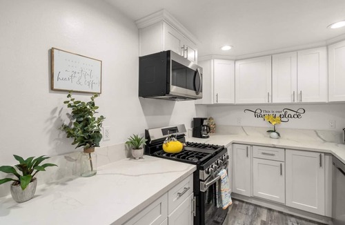 Los Angeles House | 20% Off June Sleeps 10 Parking+Near SoFi