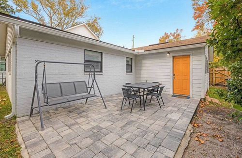 Riverside House | 2680- Space Cadet, Single Level, Big Yard, Large Living Area, Pet & Kid Friendly
