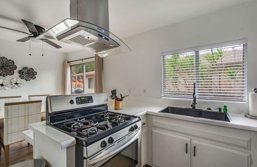 Santa Ana Heights Apartment | 2Bd/2Bth Close To South Coast Plaza | Restaurants