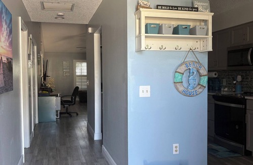 Gulf Gate Estates House | 2BR Near Siesta Key Beach Walk to Gulf Gate Best Location, Walk everywhere