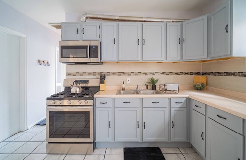 Logan Square Apartment | 2F - ❤️ Lowest Rates! Fun & Stylish 3BR in Logan Square