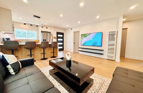 Woodland Hills House | 3-Bed, 4-Bath Modern Home - Open Concept, Fully Remodeled & Brand-New Furnished