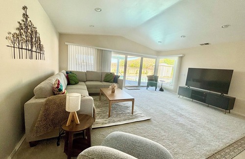 Lake Murray House | 3-bedroom cozy house in San Diego with sparkling pool!