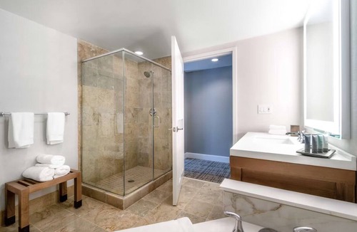Braselton Hotel | 3 Chic Rooms w/Modern Comforts by Bob Ross-Worthy Lake for Couples Escapes