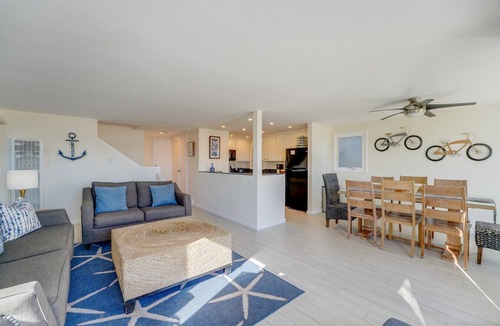Central Mission Beach House | 3 Levels Of Bay Views! Steps to Sand!