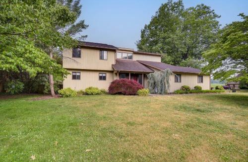 Eden House | 3 Mi to Downtown: Inviting Lancaster Home!