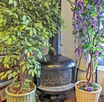 South Wrigley House | 3 Mi to Dtwn Dining! Long Beach Condo w/Balcony