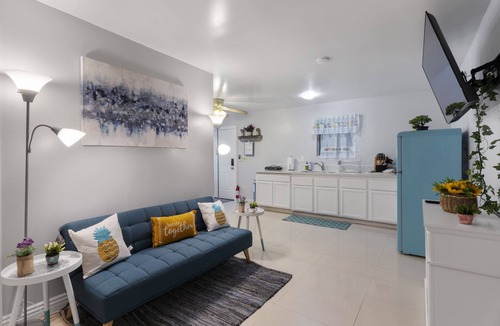 Chinatown House | 3 miles to the strip 1 BR 1 bath with private entry/yard In-Law house. Peaceful