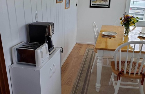 West Boothbay Harbor Cottage | 3 one-bedroom fully equipped cottages with free WIFI/weekly rental
