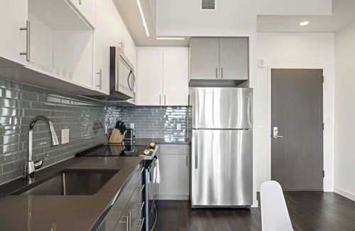 Bluemont Hotel | 3 Units | Arlington Getaway w/Kitchen & Pool | Near Smithsonian Museums & Parks