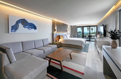 Village of La Jolla Hotel | 3 x Shores VIP Corner Penthouse at Accommodation at La Jolla Cove Hotel