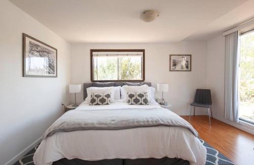 Eastern Malibu House | 30 PCT OFF! Malibu Serene Cottage with King Bed, Beach, BBQ