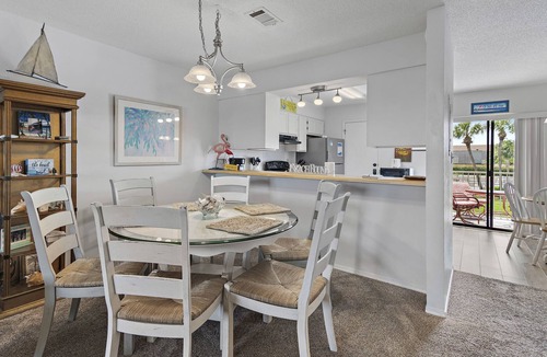 Miramar Beach House | ⭐350yds2Beach-Community Pool-Sleeps 6-2BR Sandprints C10⭐