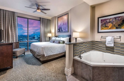 Las Vegas Resort | 3BD/2Bath - Gorgeous Desert Blue Resort in Las Vegas! Deluxe Unit!