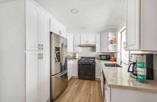 Santa Ana Apartment | 3Bd/2Bth Close To Shopping | Freeway | Theme Parks