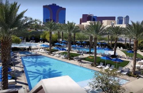 Las Vegas Condo | 3BD/Vegas - Kitchen, Margarita Mixer, and Parking!