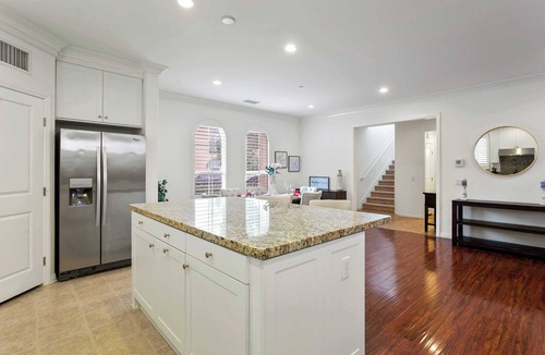 Cypress Village House | 3BR Charming Irvine Gem｜Private Patio｜Workspace｜Pet-Friendly｜Garage Access #110