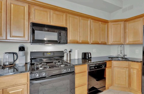 Old City Apartment | 3BR Modern Retreat Sleeps 10 by Independence Hall