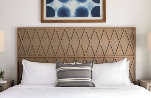 Key West Hotel | 3BR Villas for Your Beach Getaway with Shuttle Service, Onsite Parking, Pools!
