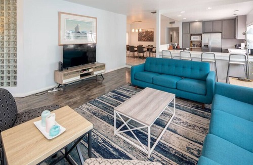 Marina Peninsula Apartment | 4 Bedroom 4 Bath Beach House Retreat Venice/MDR A+