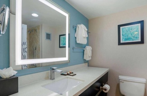 Baymeadows House | 4 Convenient Units! Near Tree Hill Nature Center and Mandarin Museum!