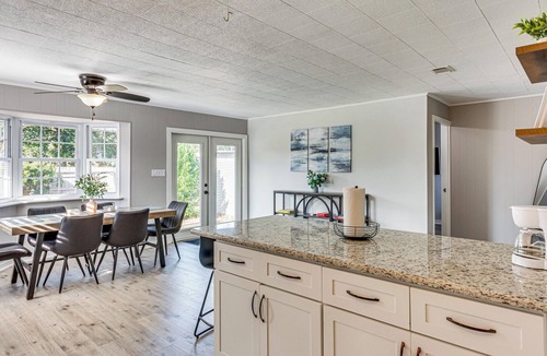 Navy Point Cottage | 4 Mi to NAS Pensacola! Family Getaway w/Pool