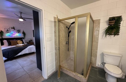 The Strand Apartment | 4 Min Walk to Beach and Restaurants