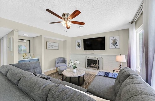 Spring Valley House | 4BR Family Home, Private Pool & BBQ, Near Strip